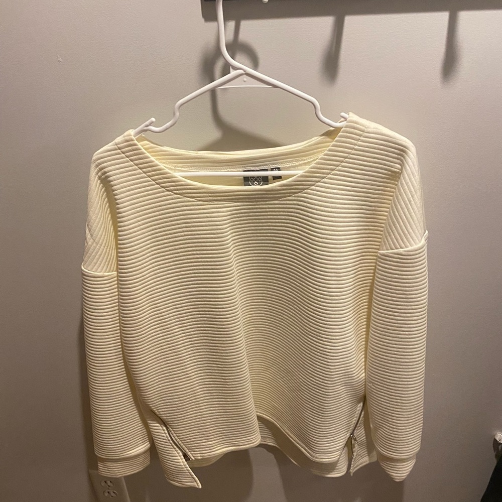 Daisy Fuentes active sweatshirt, cream, size M